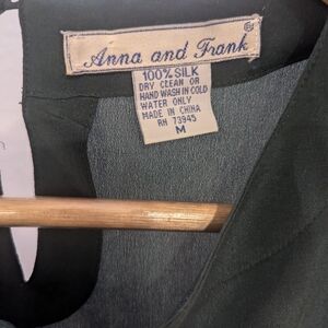 Vintage Anna and Frank 100% Silk Green Short Sleeve Top with Keyhole